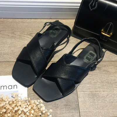 Eko bőrből készült modern női szandál két színben, lapos talppal