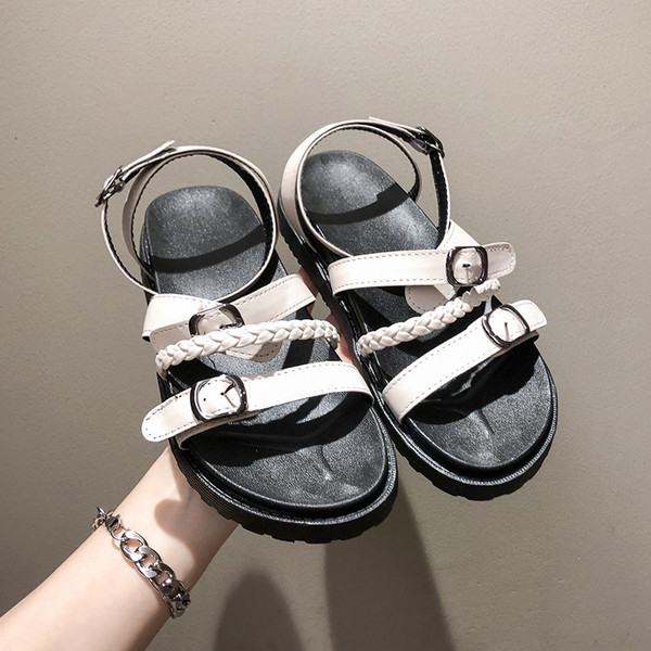 Eko bőrből készült alkalmi női szandál fehér és fekete színben