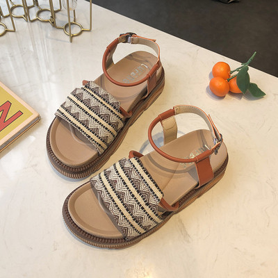 Lapos talpú női szandál fekete és barna színben