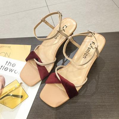 Aktuális eko bőrből készült női szandál két színben, sarokkal