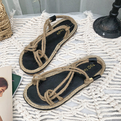 Alkalmi női szandál lapos talppal, két színben