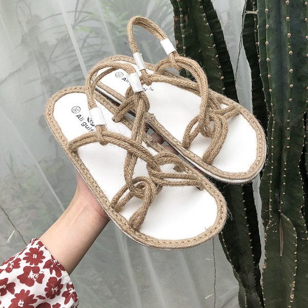 Alkalmi női szandál lapos talppal, két színben