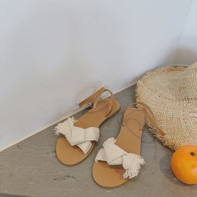 Alkalmi női szandál két színben - fehér és fekete