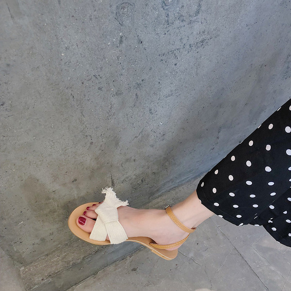 Alkalmi női szandál két színben - fehér és fekete