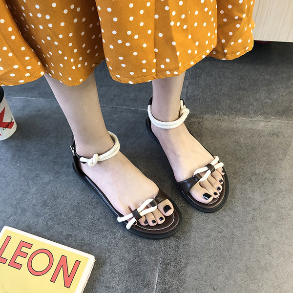 Eko bőrből készült alkalmi női szandál két színben