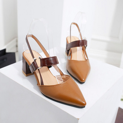 Stílusos női magassarkú cipő két színben - hegyes modell