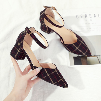 Modern női kockás cipő magassarkúval, két színben