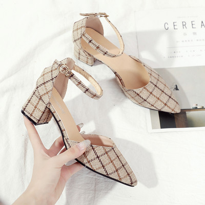 Modern női kockás cipő magassarkúval, két színben