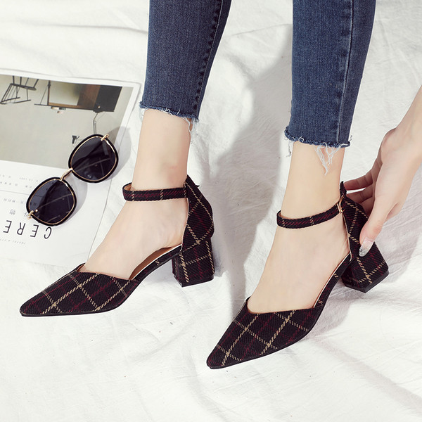 Modern női kockás cipő magassarkúval, két színben