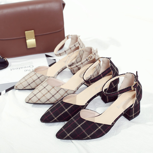Modern női kockás cipő magassarkúval, két színben