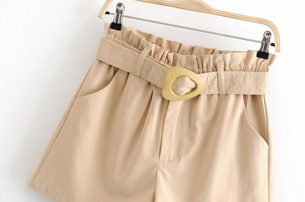 Pantaloni scurți casual de damă cu curea