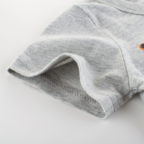 Alkalmi gyerek póló szürke színben, rátéttel fiúknak