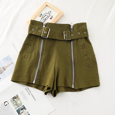 Modern női rövidnadrág övvel, három színben