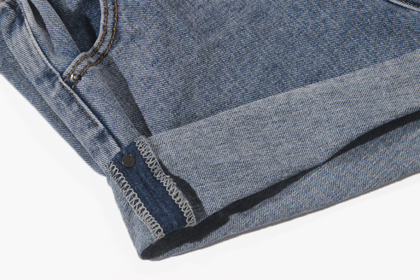 Alkalmi női rövidnadrág kék színben, zsebekkel