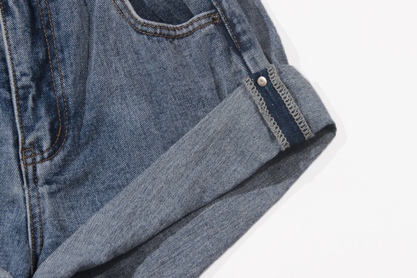 Alkalmi női rövidnadrág kék színben, zsebekkel