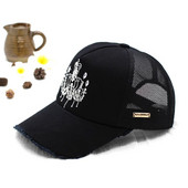 Modern női sapka díszkövekkel, két modellben