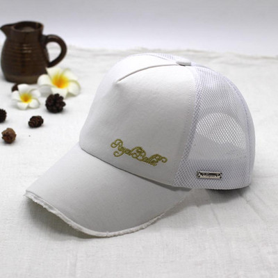 Modern női sapka díszkövekkel, két modellben