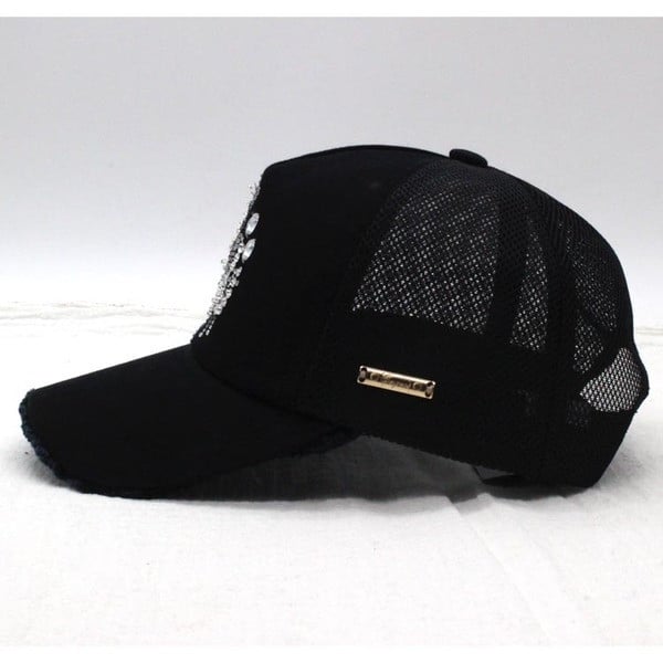 Modern női sapka díszkövekkel, két modellben