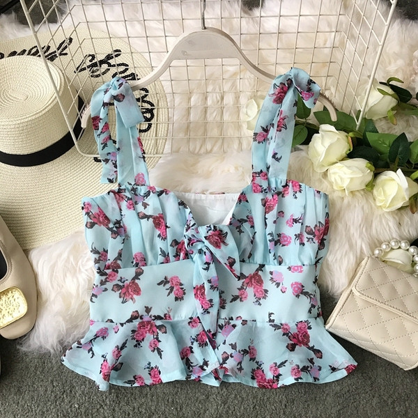 Modern női rövid felső, virágmintával