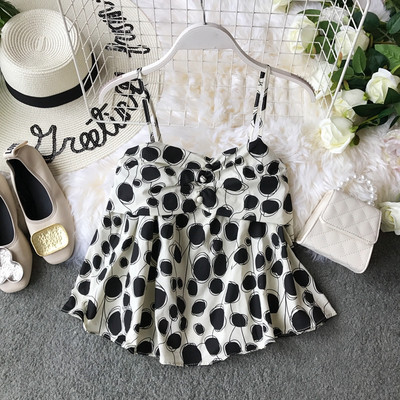 Maieu de damă cu elemente dreapta și nasturi