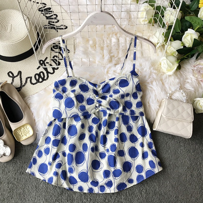 Maieu de damă cu elemente dreapta și nasturi