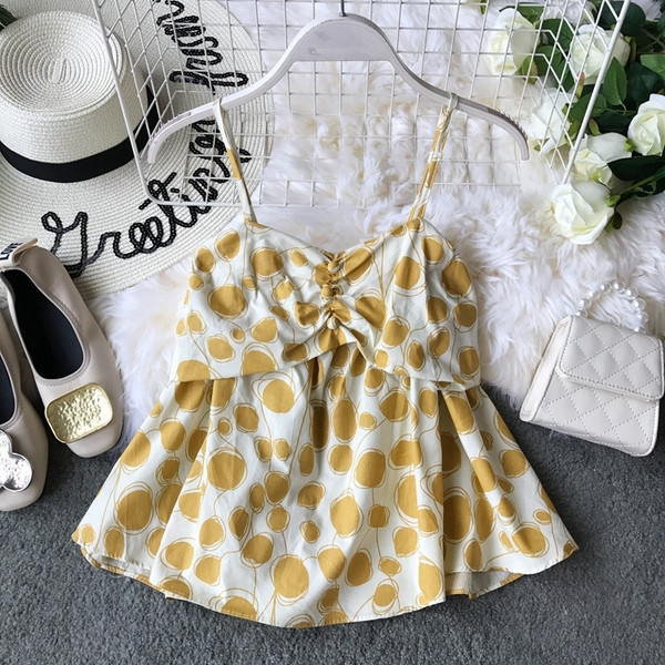 Maieu de damă cu elemente dreapta și nasturi