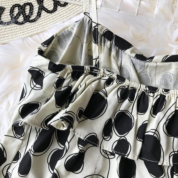 Maieu de damă cu elemente dreapta și nasturi