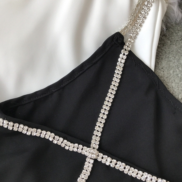 Elegáns, kövekkel díszített női felső négy színben