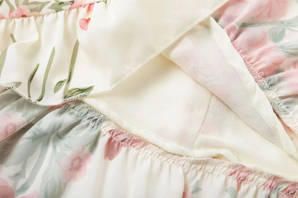 Stílusos, fehér virágmintás női ruha