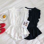 Modern női blúz fehér, fekete és kék színben, V-nyakkal