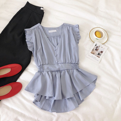 Modern női blúz fehér, fekete és kék színben, V-nyakkal