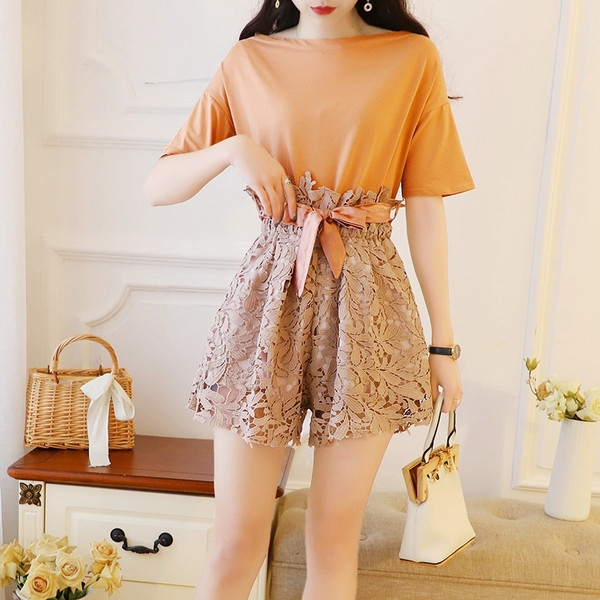 Stílusos női szett csipke rövidnadrággal és szalagos elemmel