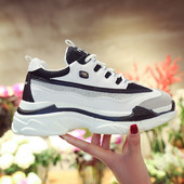 Alkalmi női tornacipő vastag talppal, fehér színben