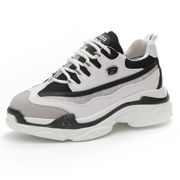 Alkalmi női tornacipő vastag talppal, fehér színben