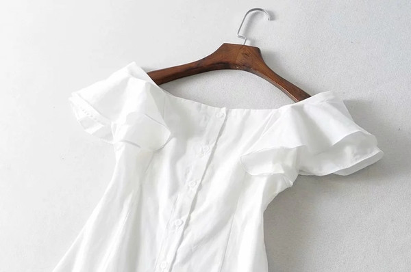 Egyszerű női ruha rövid ujjú fehér színben