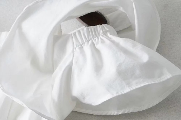 Egyszerű női ruha rövid ujjú fehér színben