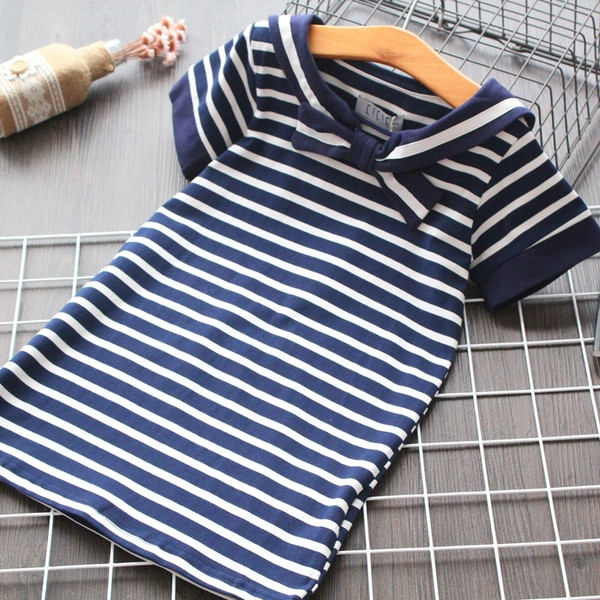 Modern csíkos gyerekruha