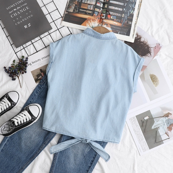 Cămașă scurtă de damă din denim cu legare în două culori