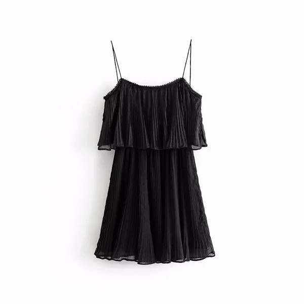 Stílusos női ruha vékony fekete pántokkal