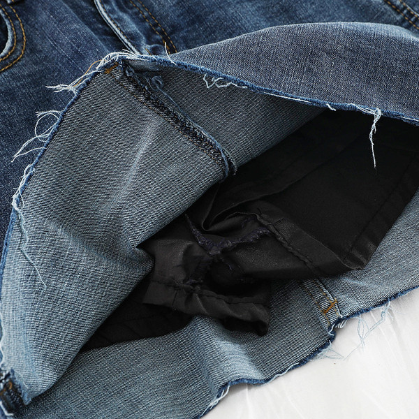 Fusta de dama moderna din denim cu nasturi