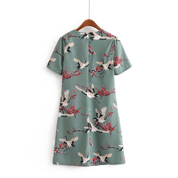 Stílusos női ruha színes rátéttel széles modellel