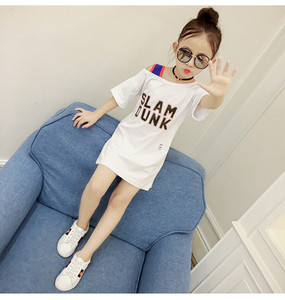 Fehér színű modern gyerektunika felirattal