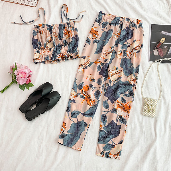 Modern női kétrészes szett virágmotívummal