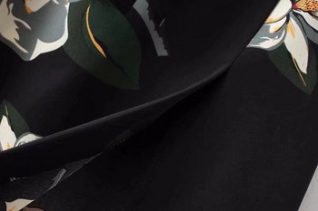 Rochie elegantă de damă cu model floral și decolteu în V