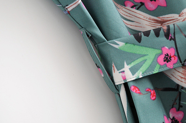 Salopeta de dama eleganta cu aplicatie colorata