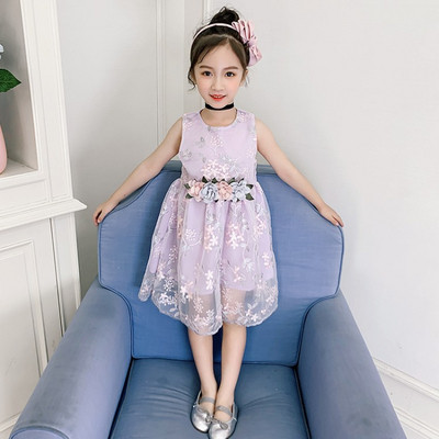 Stílusos gyerekruha két színben hímzéssel és 3D elemekkel