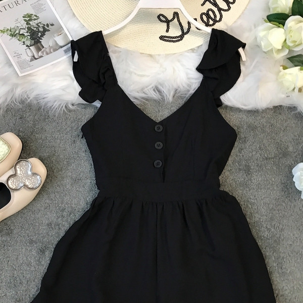 Salopetă de damă modernă cu elemente cu nasturi în alb și negru