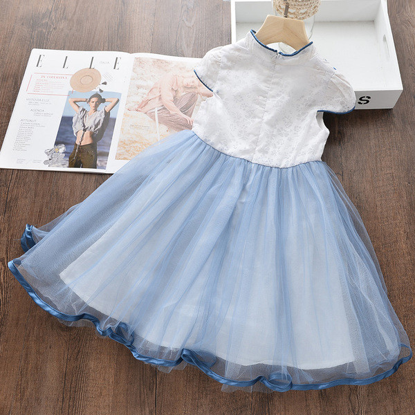 Gyermek szabású, hímzéssel ellátott ruha lányoknak