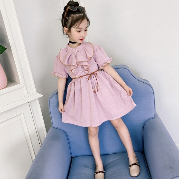 Jelenlegi gyerekruha két színben, rövid ujjal és gombokkal