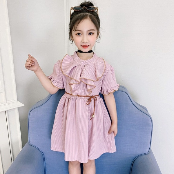 Jelenlegi gyerekruha két színben, rövid ujjal és gombokkal